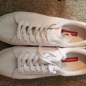Unionbay platform white canvas sneakers